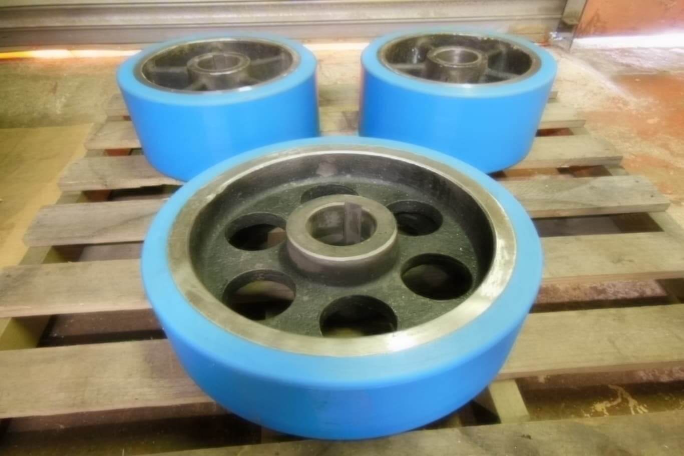 Conveyor belt rollers